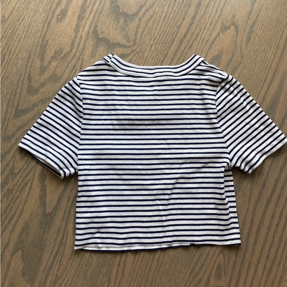 Blue and white striped Banana Republic cropped top - Picture 2 of 3